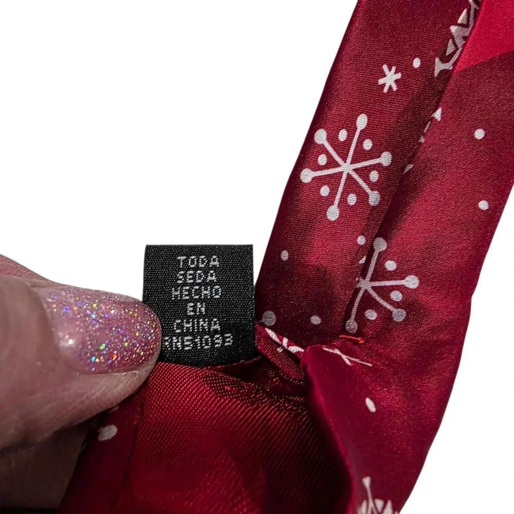 Holiday Traditions Hallmark Snowflake Silk Necktie Red‎ Men's Christmas